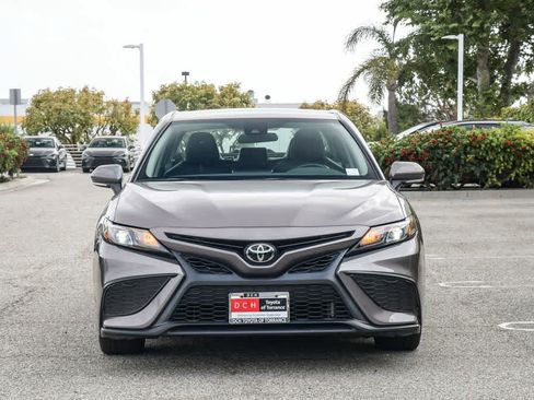 Used 2022 Toyota Camry SE FWD image 2