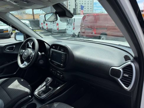 Used 2021 Kia Soul S image 13