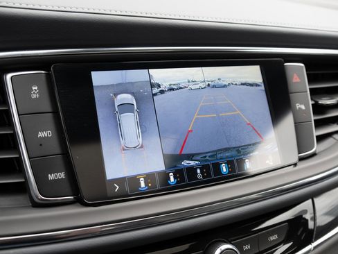 Used 2021 Buick Enclave Essence image 4