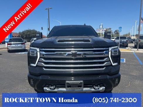 Used 2024 Chevrolet Silverado 2500 High Country w/ High Country Premium Package image 3