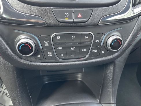 Used 2024 Chevrolet Equinox RS AWD/4WD image 28
