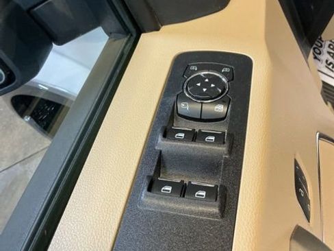 Used 2019 Ford F150 Lariat image 13