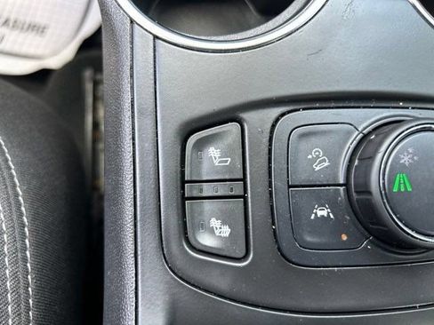 Used 2024 GMC Terrain SLE w/ Driver Convenience Package FWD image 31