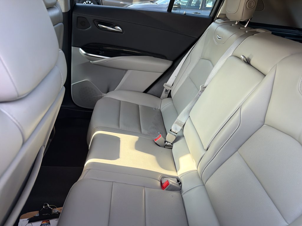 Used 2021 Cadillac XT4 Premium Luxury FWD image 33