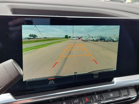 Used 2024 GMC Sierra 1500 SLT image 13