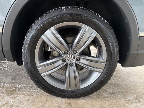 Used 2020 Volkswagen Tiguan SEL image 37