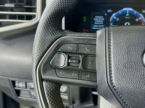 Used 2025 Toyota Tundra Limited AWD/4WD image 16