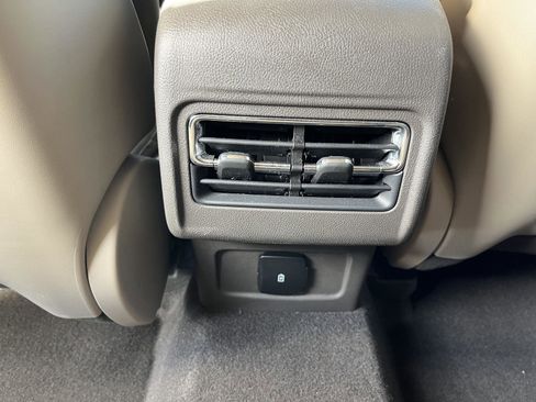 Used 2024 Lincoln Corsair Premiere image 13