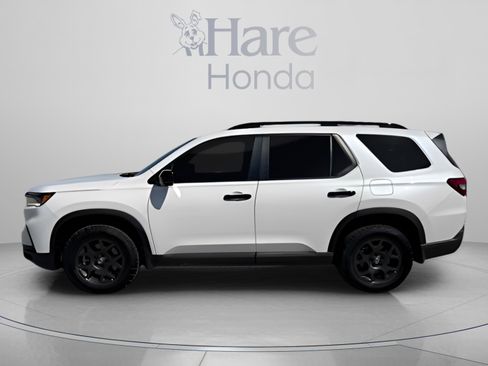 Certified 2024 Honda Pilot TrailSport image 2