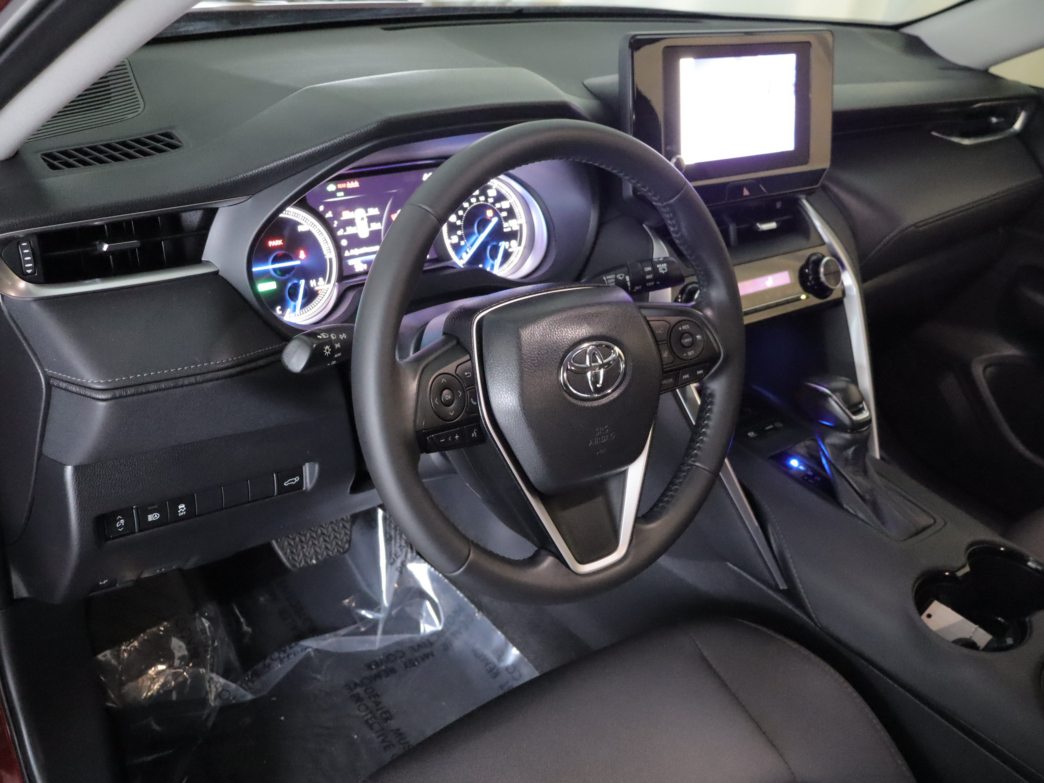 Used 2023 Toyota Venza LE AWD/4WD image 9