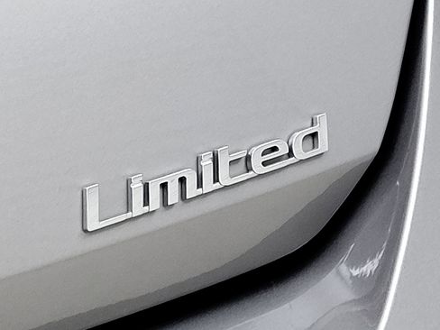 Used 2023 Hyundai Elantra Limited image 10