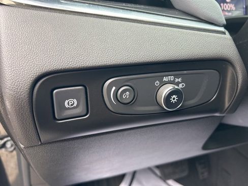 Used 2020 Buick Enclave Premium w/ Sun and Sites Package image 9