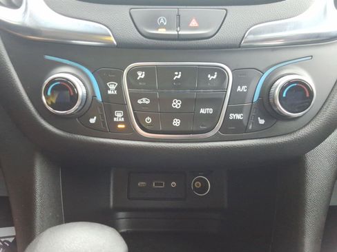 Used 2023 Chevrolet Equinox LT image 18