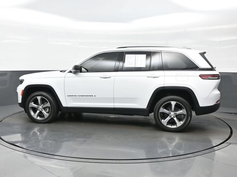 Used 2023 Jeep Grand Cherokee Limited AWD/4WD image 3