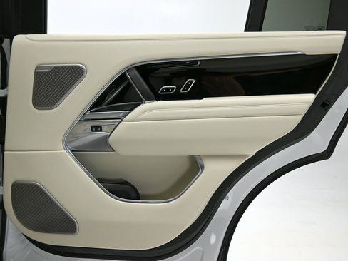 Used 2025 Land Rover Range Rover Long Wheelbase Autobiography image 28