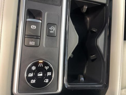 Used 2024 Nissan Pathfinder SV image 10