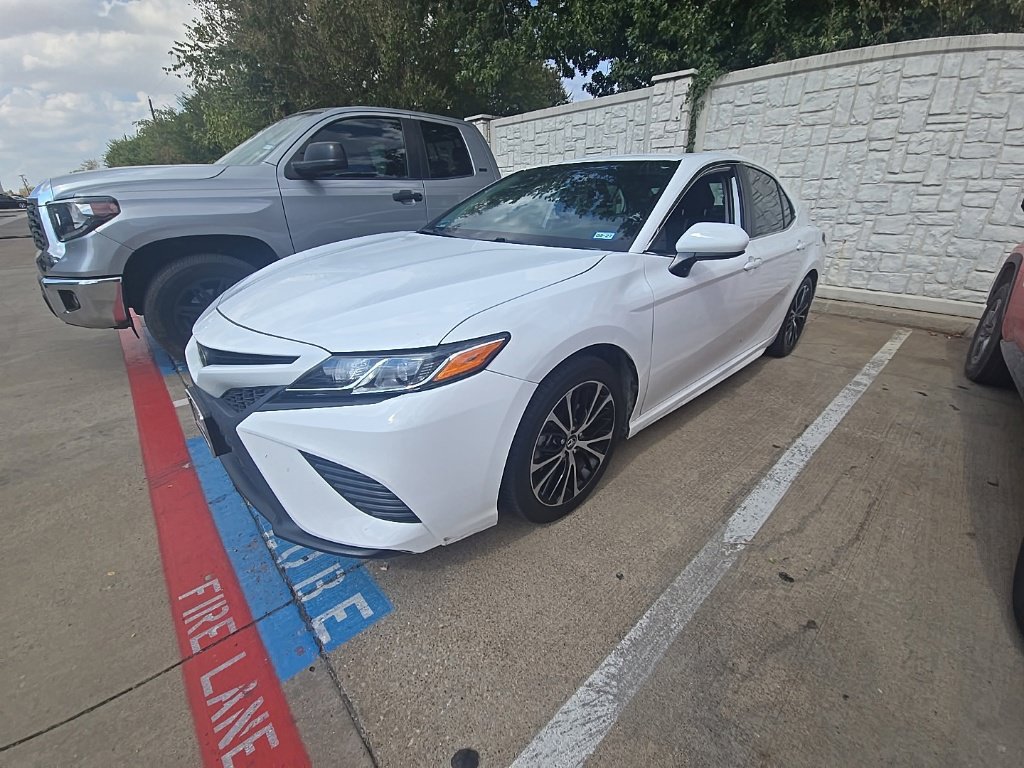 Used 2019 Toyota Camry SE FWD image 1