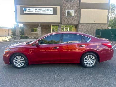 Used 2018 Nissan Altima 2.5 S w/ S Convenience Package FWD image 2
