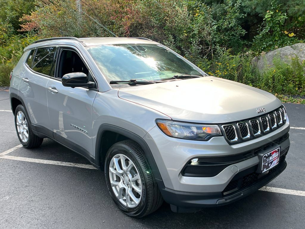 Used 2023 Jeep Compass Latitude AWD/4WD image 7