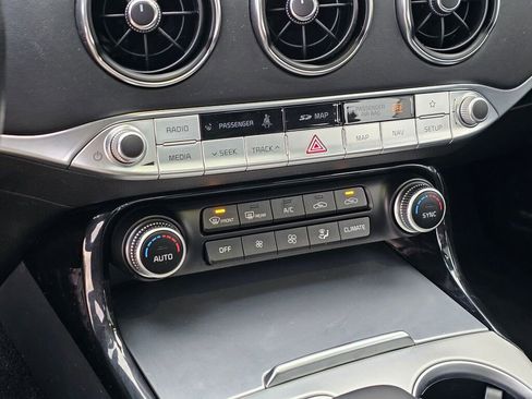 Used 2020 Kia Stinger GT2 image 27