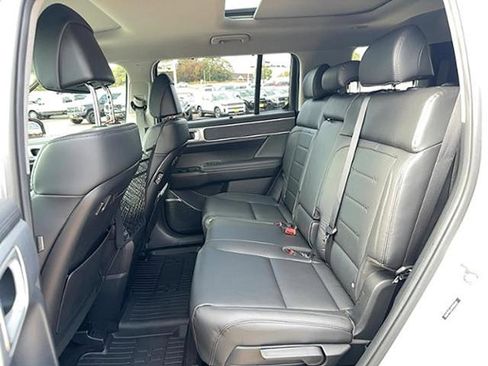 Used 2025 Hyundai Santa Fe Limited image 15