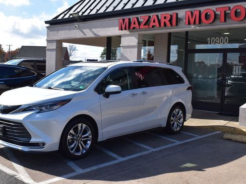 Used 2022 Toyota Sienna Platinum image 8