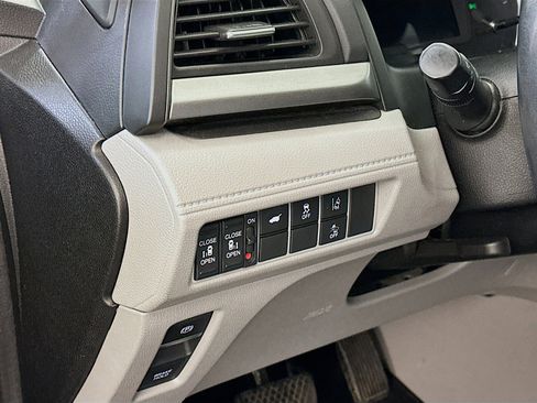 Used 2018 Honda Odyssey EX-L image 17