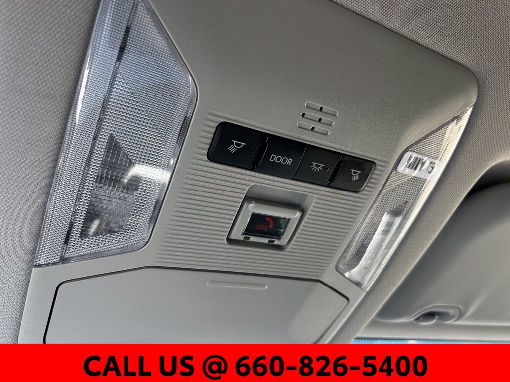 Used 2025 Toyota RAV4 LE AWD/4WD image 18