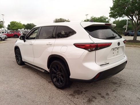 Used 2022 Toyota Highlander LE image 7