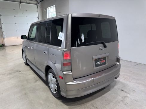 Used 2005 Scion xB FWD image 5
