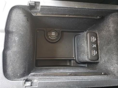 Used 2018 Chrysler 300 Touring L AWD/4WD image 22