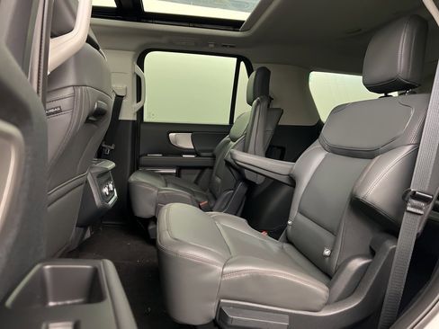 New 2025 Ford Expedition Active image 31