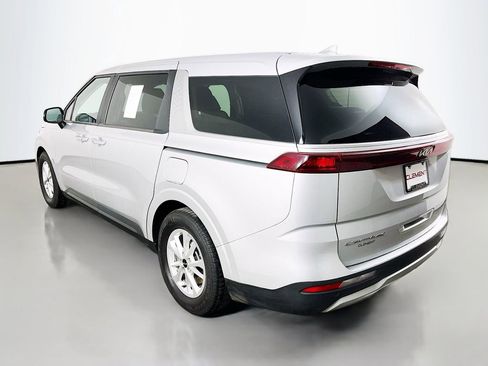 Used 2022 Kia Carnival LX FWD image 9