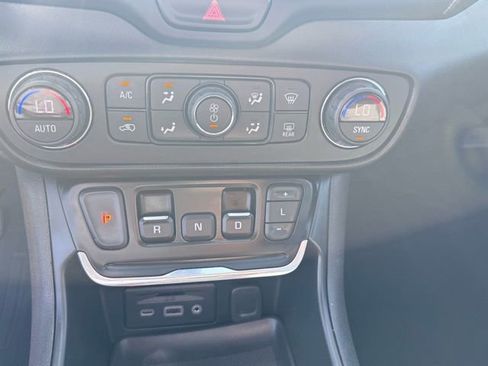 Used 2021 GMC Terrain SLT w/ Elevation Edition image 16