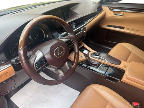 Used 2017 Lexus ES 350 w/ Navigation System Package FWD image 3