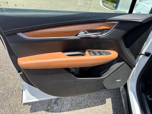 Used 2020 Cadillac XT5 Premium Luxury FWD image 17