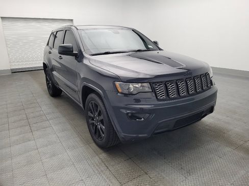 Used 2018 Jeep Grand Cherokee Altitude image 13
