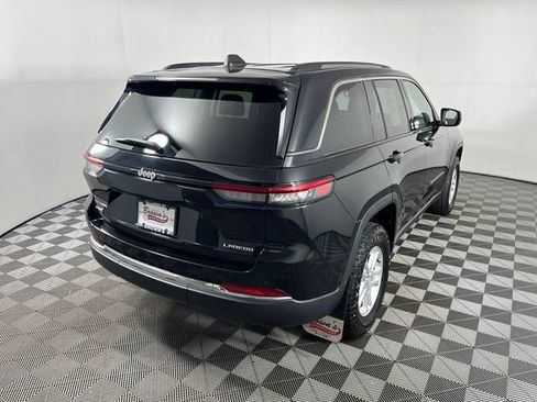 Used 2023 Jeep Grand Cherokee Laredo AWD/4WD image 7