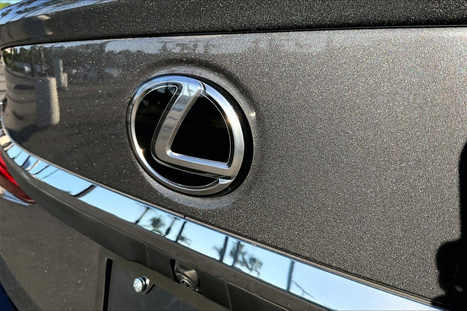 Used 2023 Lexus ES 300h w/ Accessory Package (Z1) FWD image 29