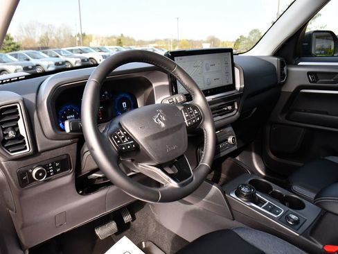Used 2025 Ford Bronco Sport Outer Banks w/ Outer Banks Tech Package+ AWD/4WD image 11