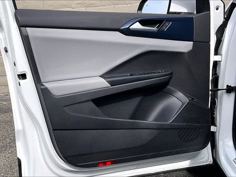 Certified 2022 Volkswagen Taos SE image 22