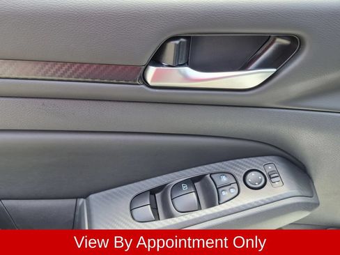 Used 2025 Nissan Altima 2.5 SV FWD image 13