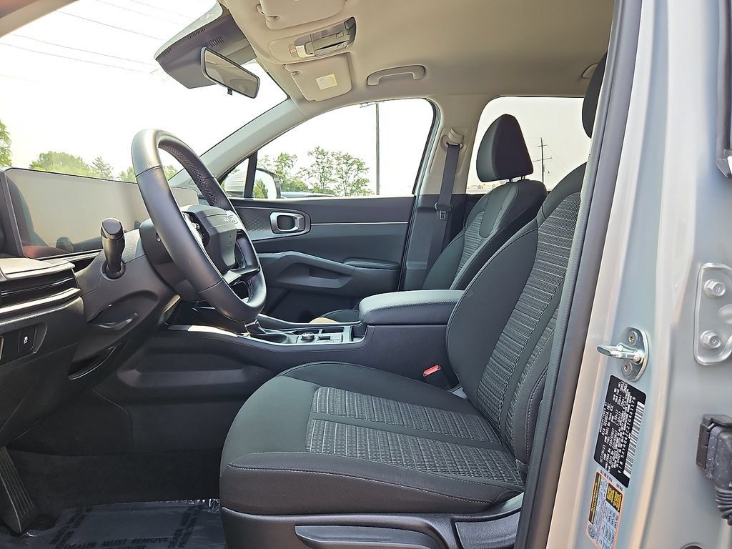 Certified 2026 Kia Sorento LX FWD image 14