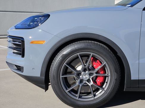 Certified 2025 Porsche Cayenne S image 13