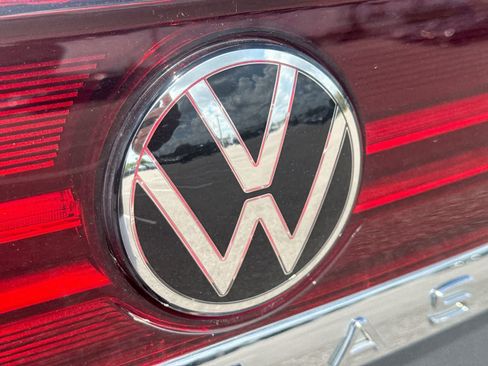 Used 2024 Volkswagen Atlas SE w/ Panoramic Sunroof Package FWD image 20