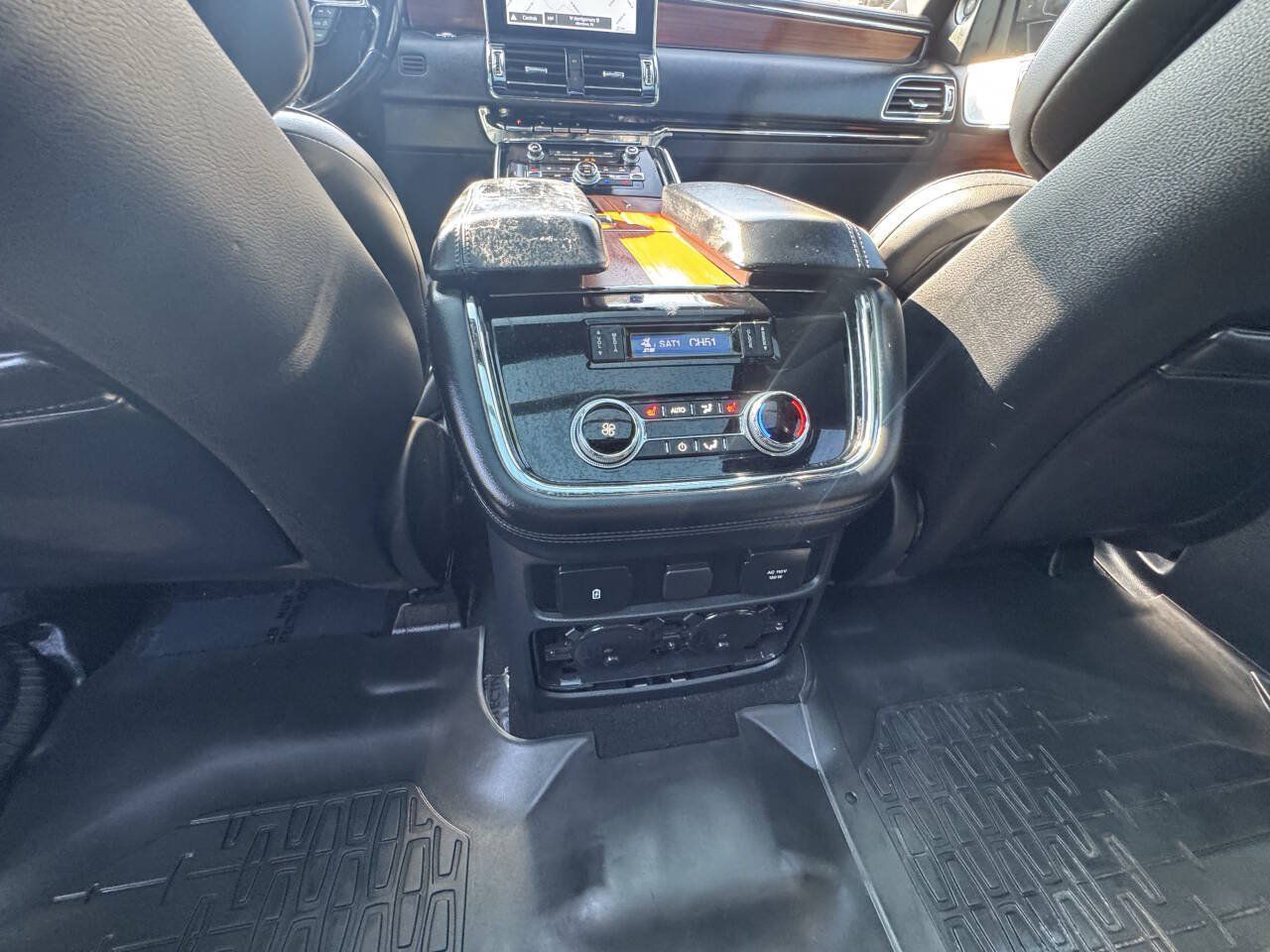 Used 2018 Lincoln Navigator Reserve w/ Technology Package AWD/4WD image 23