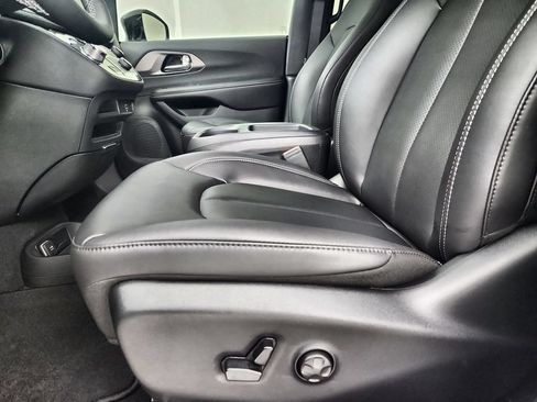 New 2026 Chrysler Pacifica Select AWD/4WD image 20
