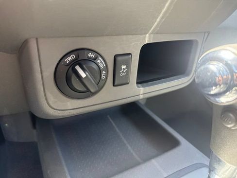 Used 2019 Nissan Frontier SV AWD/4WD image 18