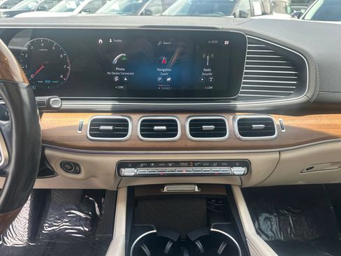 Used 2022 Mercedes-Benz GLS 450 4MATIC image 26