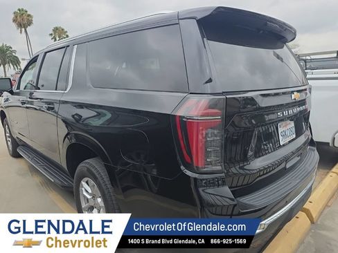Certified 2025 Chevrolet Suburban LT AWD/4WD image 3